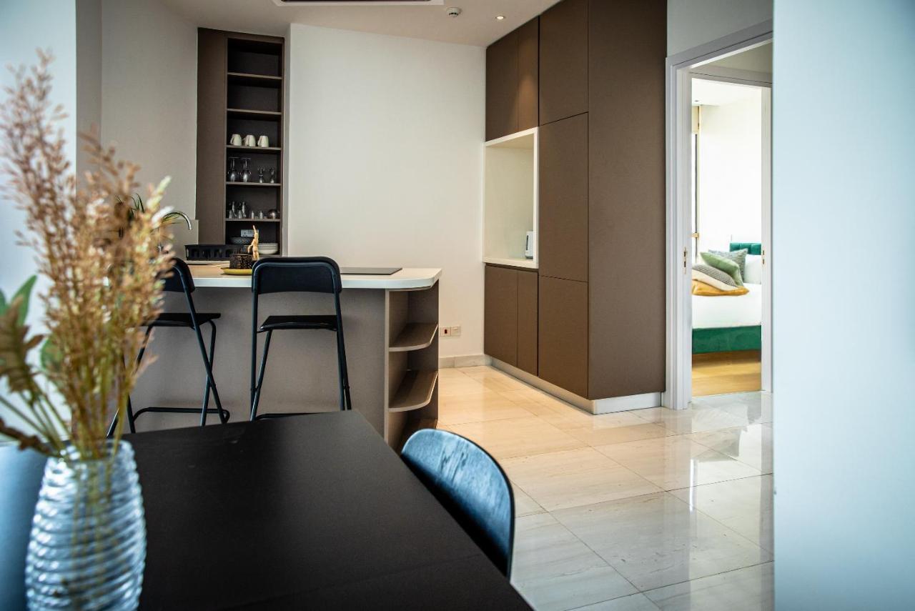 Апартаменти Phaedrus Living: 360 Tower Luxury Flat Нікосія Екстер'єр фото